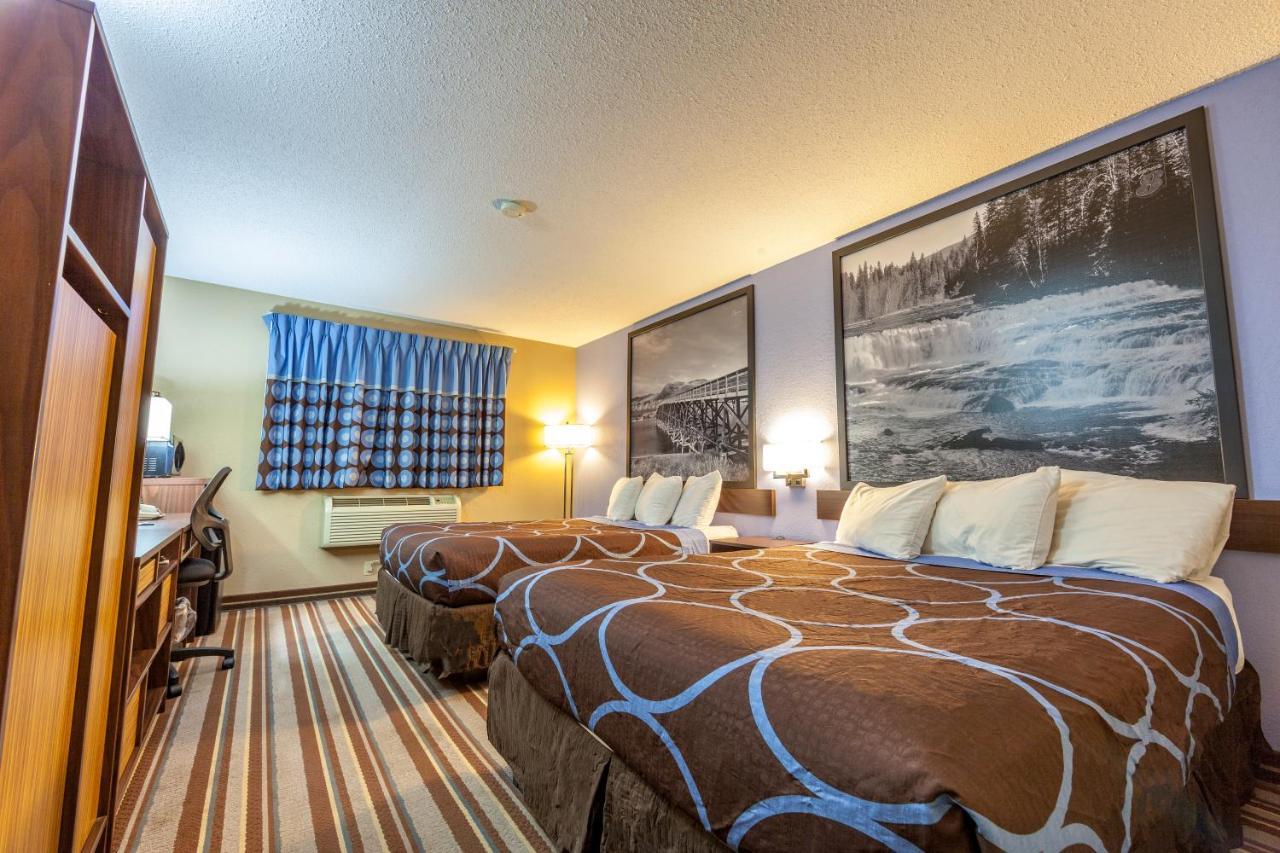 Super 8 By Wyndham Kamloops On The Hill Hotel Екстериор снимка