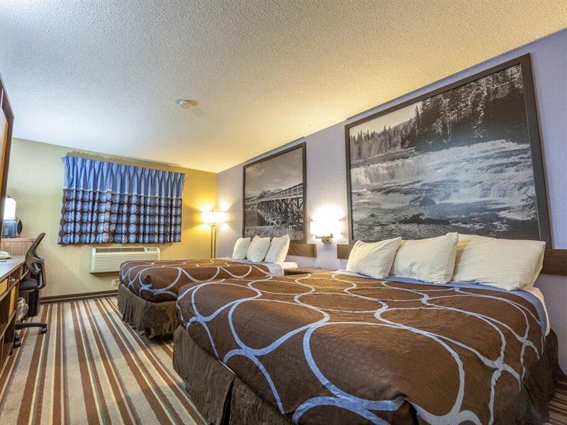 Super 8 By Wyndham Kamloops On The Hill Hotel Екстериор снимка