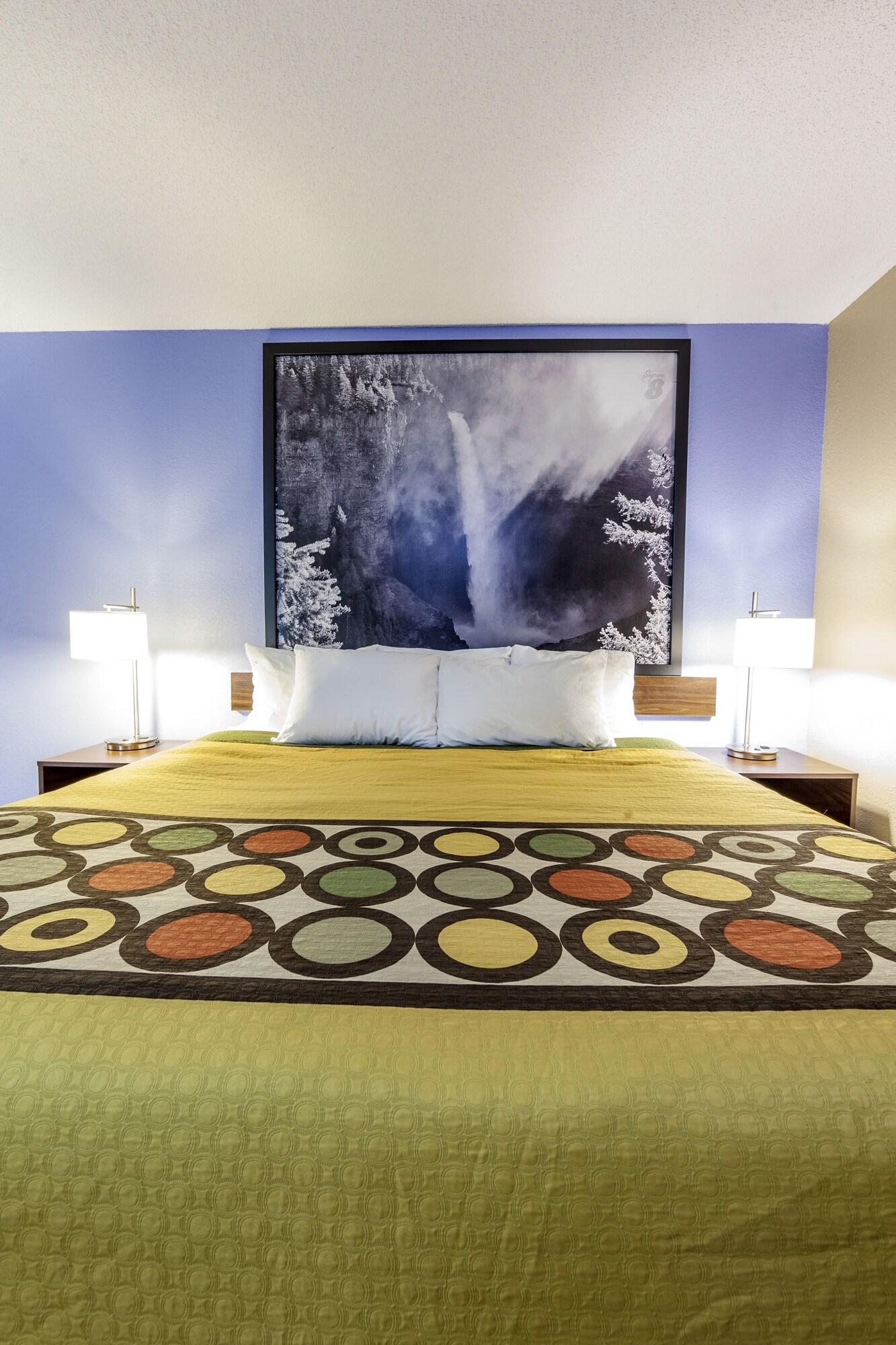Super 8 By Wyndham Kamloops On The Hill Hotel Екстериор снимка