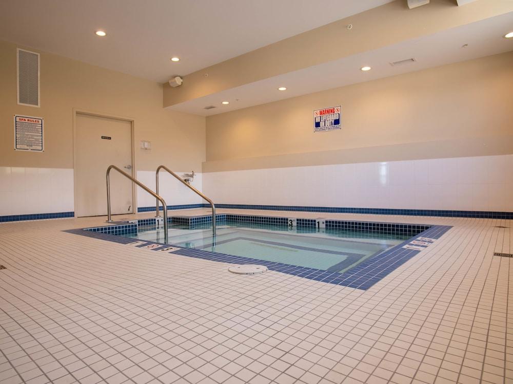 Super 8 By Wyndham Kamloops On The Hill Hotel Екстериор снимка