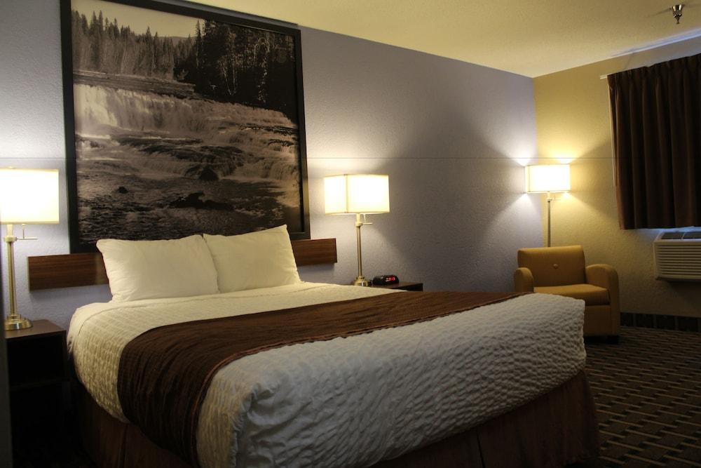 Super 8 By Wyndham Kamloops On The Hill Hotel Екстериор снимка