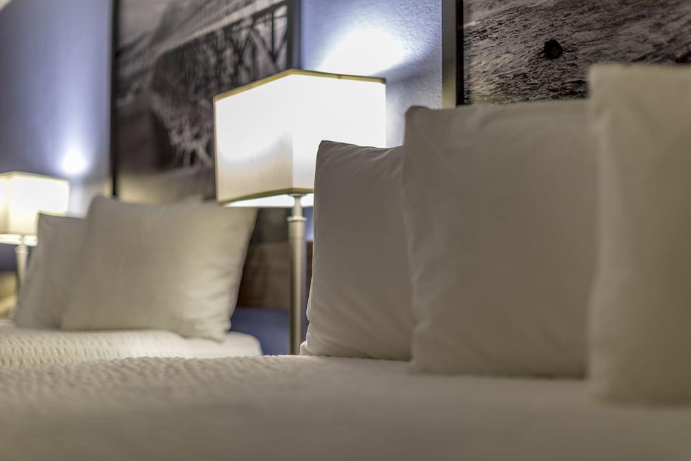 Super 8 By Wyndham Kamloops On The Hill Hotel Екстериор снимка