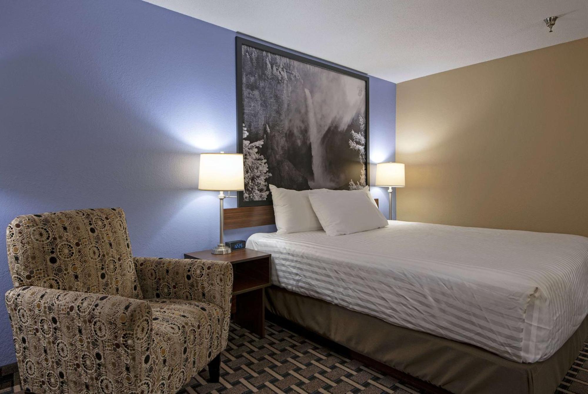Super 8 By Wyndham Kamloops On The Hill Hotel Екстериор снимка