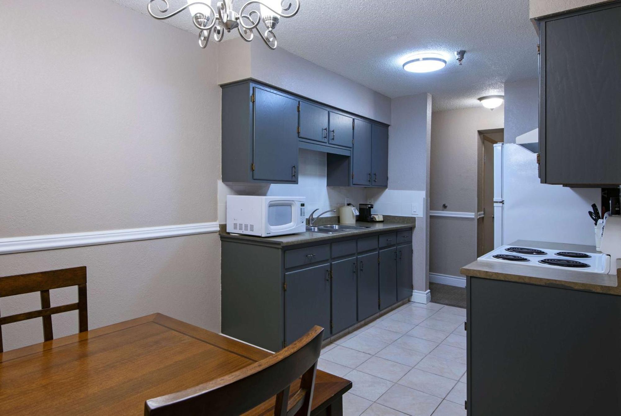 Super 8 By Wyndham Kamloops On The Hill Hotel Екстериор снимка