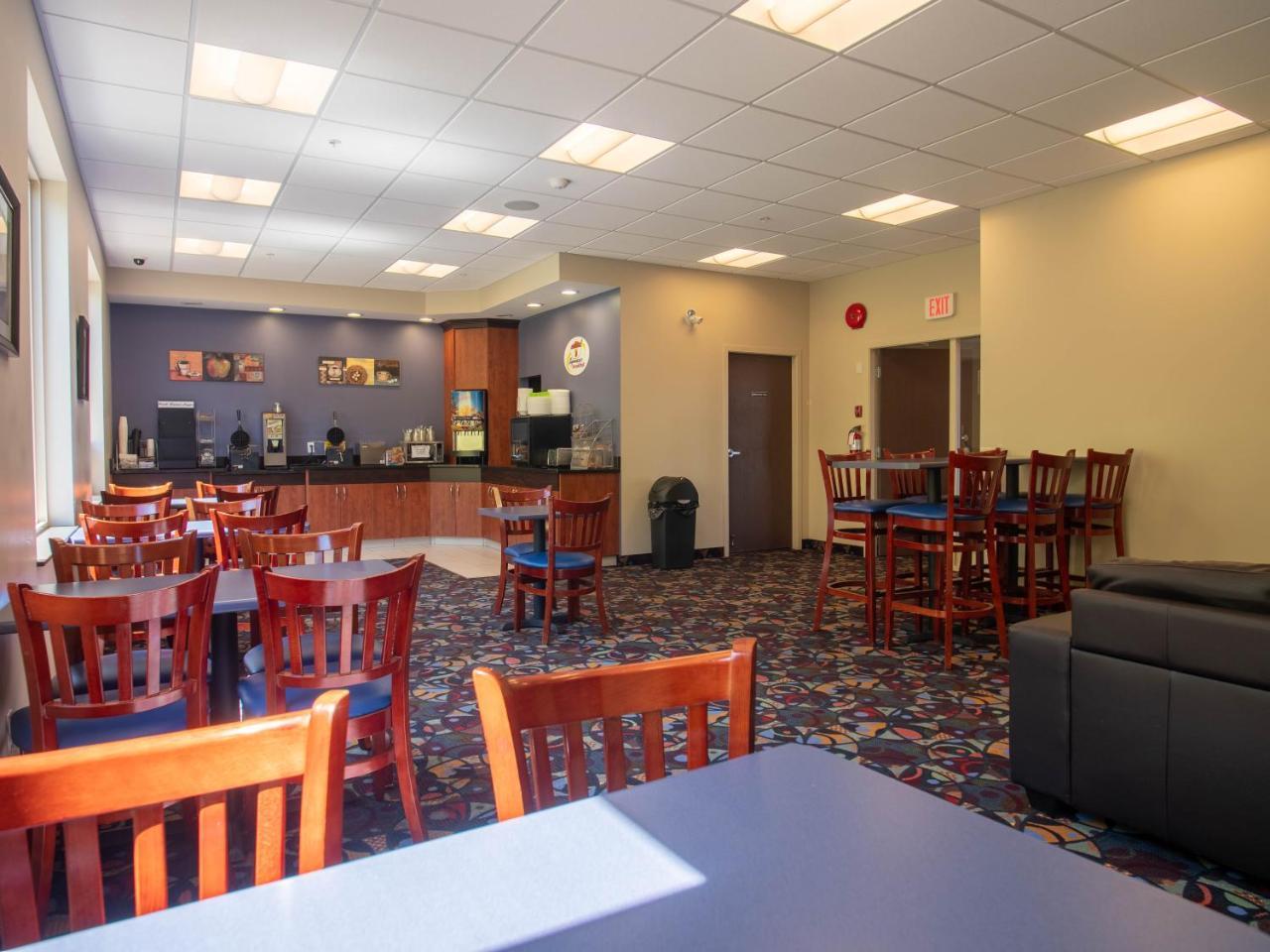 Super 8 By Wyndham Kamloops On The Hill Hotel Екстериор снимка