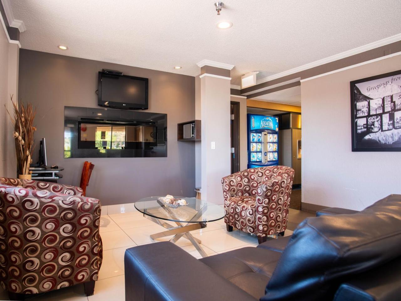 Super 8 By Wyndham Kamloops On The Hill Hotel Екстериор снимка